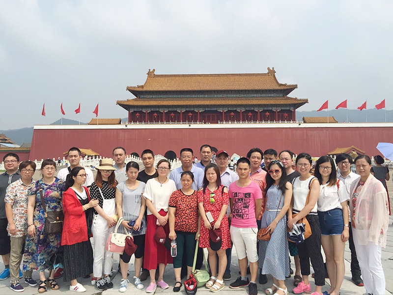 華埠集團(tuán)人事部組織全體員工游橫店影視城